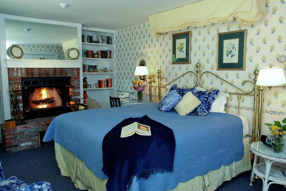ホールダーネス The Manor On Golden Pond Bed & Breakfast エクステリア 写真