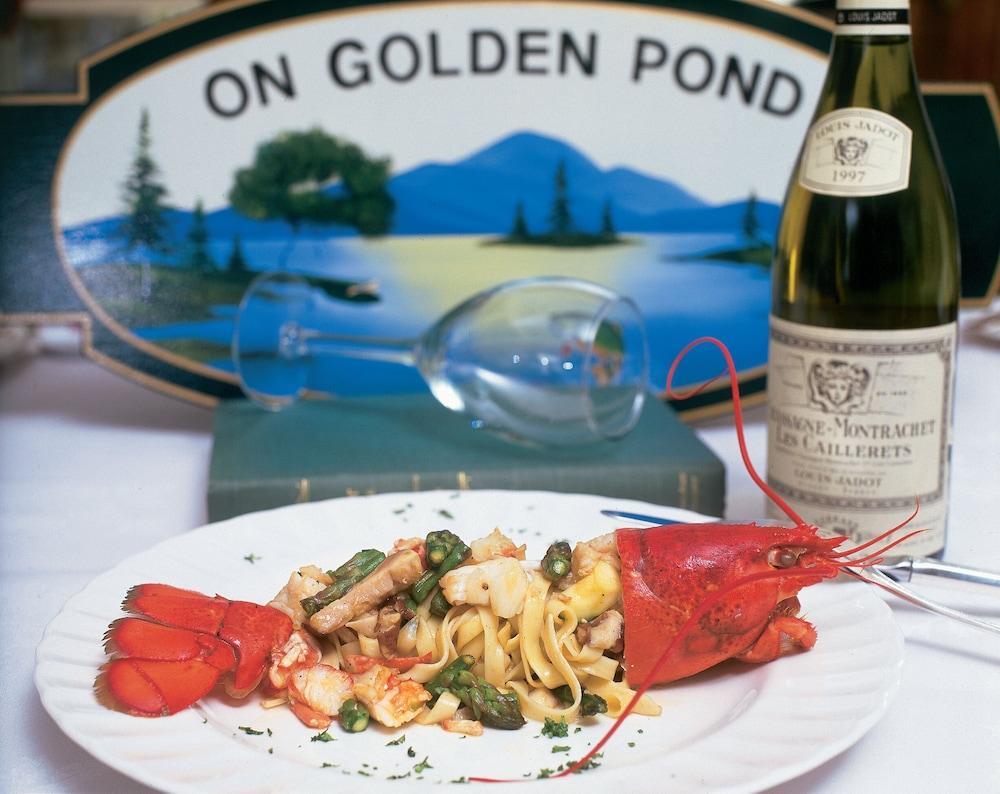 ホールダーネス The Manor On Golden Pond Bed & Breakfast エクステリア 写真