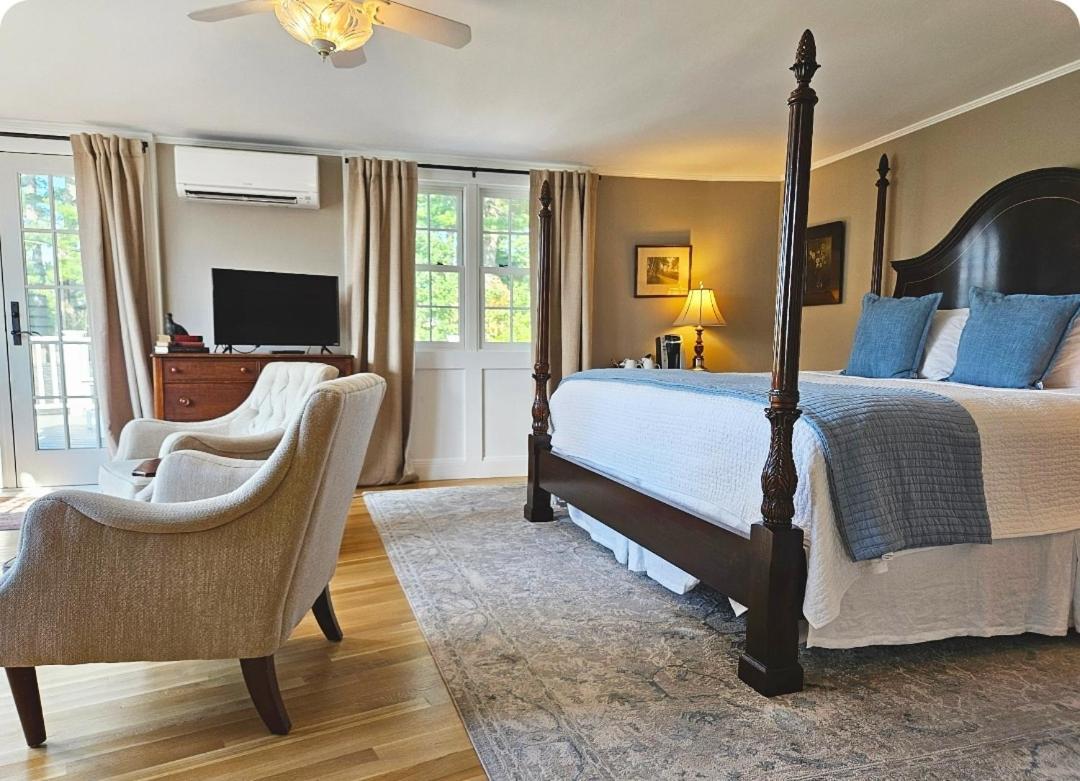 ホールダーネス The Manor On Golden Pond Bed & Breakfast エクステリア 写真