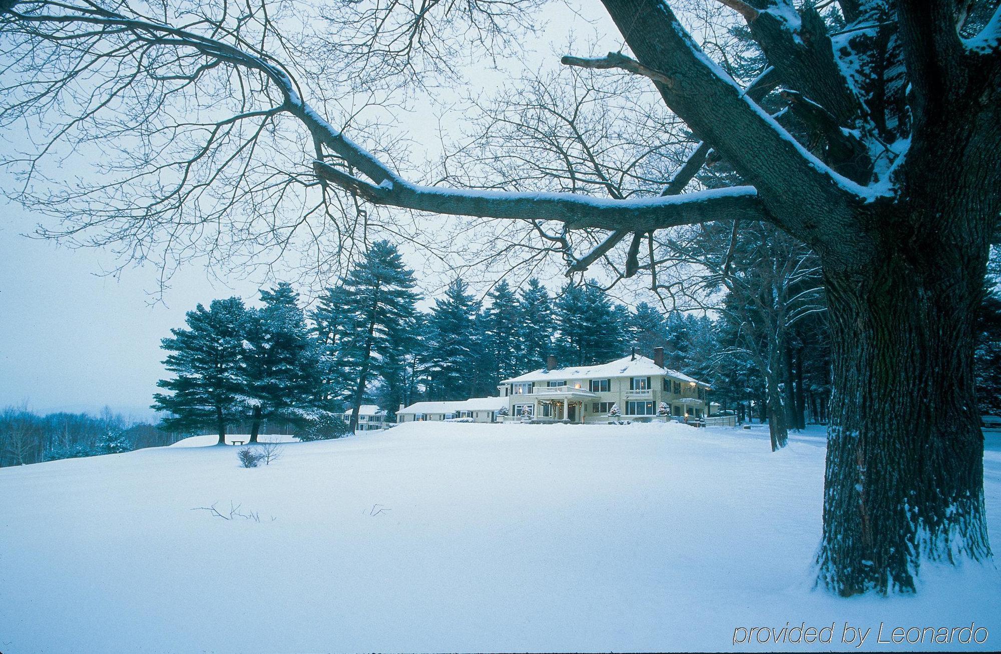 ホールダーネス The Manor On Golden Pond Bed & Breakfast エクステリア 写真