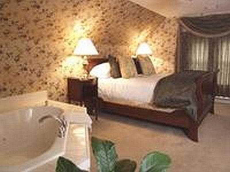 ホールダーネス The Manor On Golden Pond Bed & Breakfast エクステリア 写真