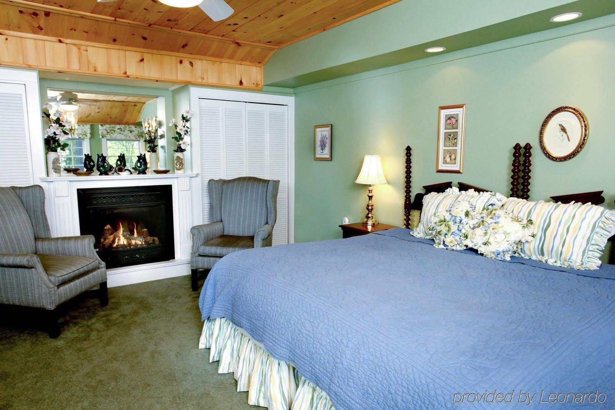 ホールダーネス The Manor On Golden Pond Bed & Breakfast エクステリア 写真
