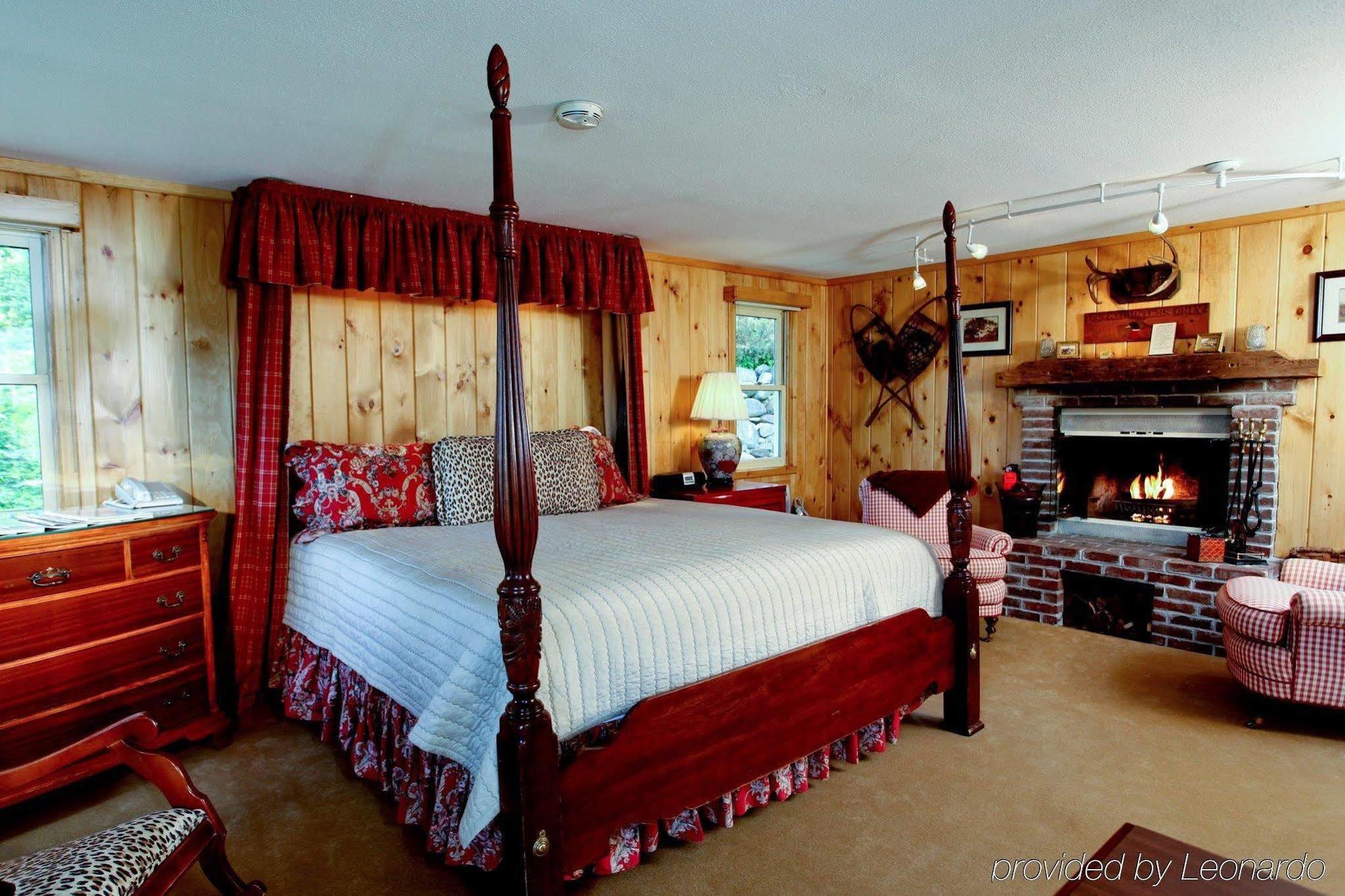 ホールダーネス The Manor On Golden Pond Bed & Breakfast エクステリア 写真