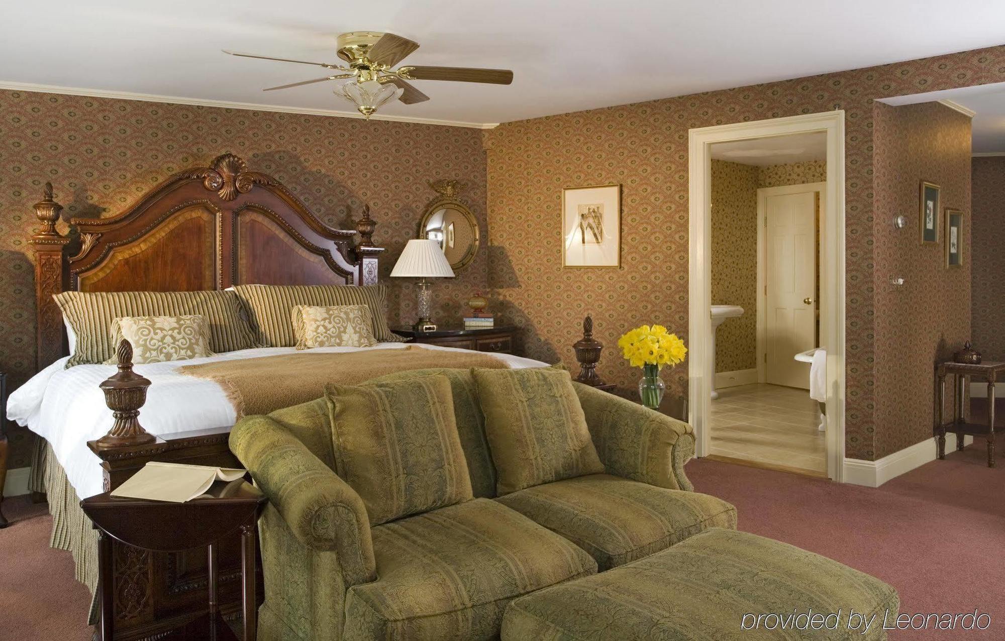 ホールダーネス The Manor On Golden Pond Bed & Breakfast エクステリア 写真