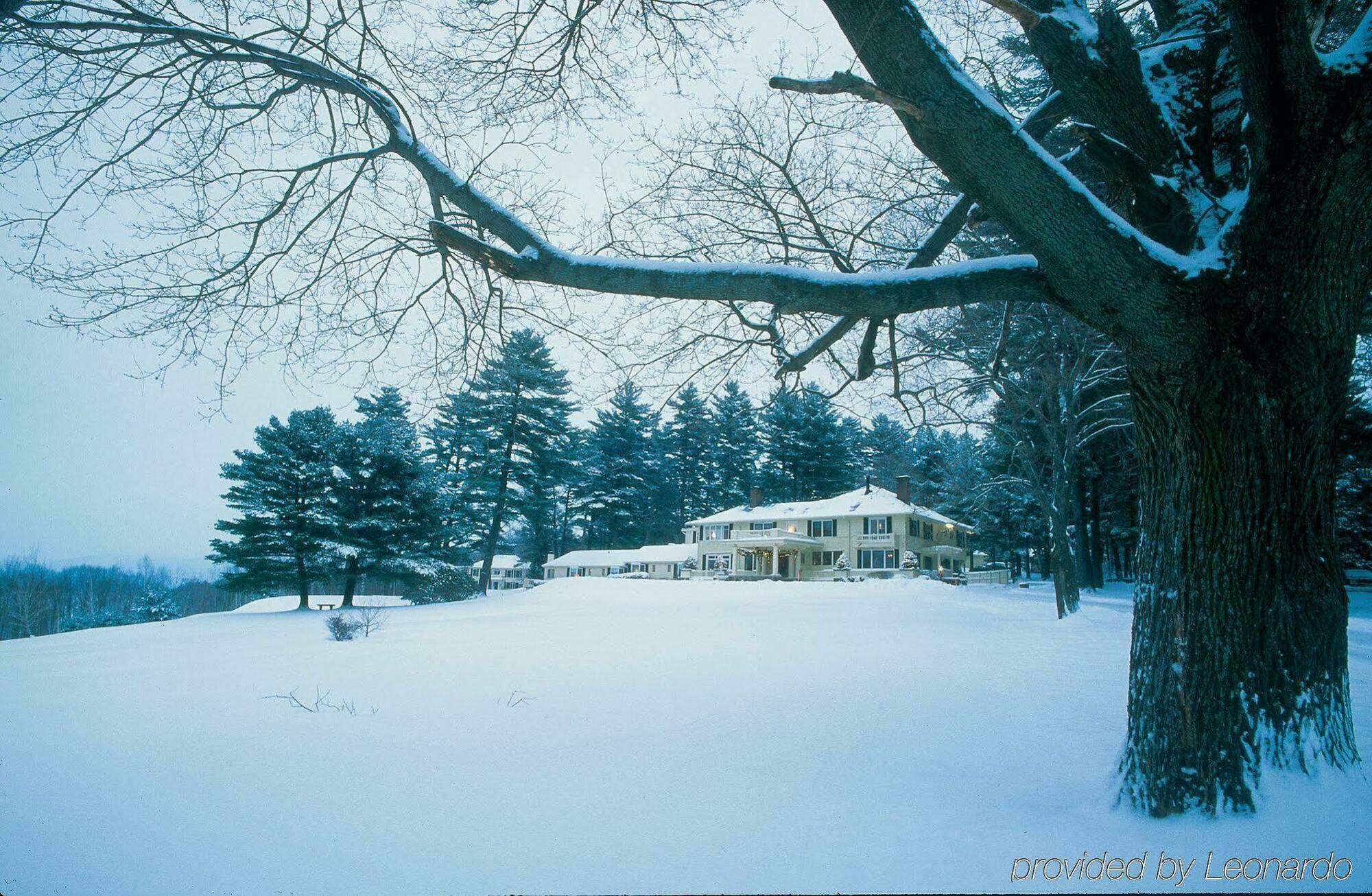 ホールダーネス The Manor On Golden Pond Bed & Breakfast エクステリア 写真
