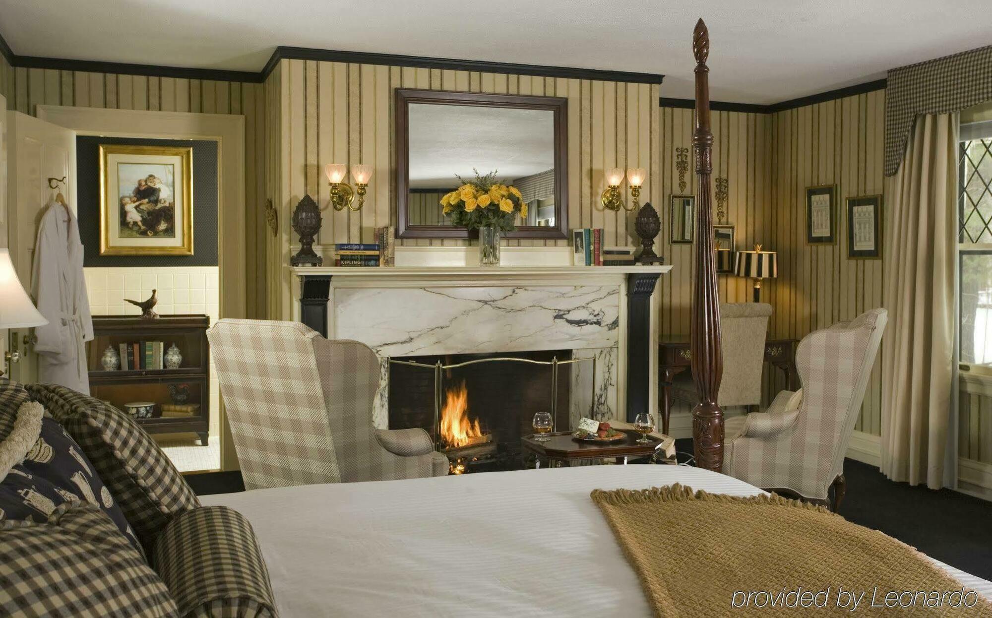 ホールダーネス The Manor On Golden Pond Bed & Breakfast エクステリア 写真